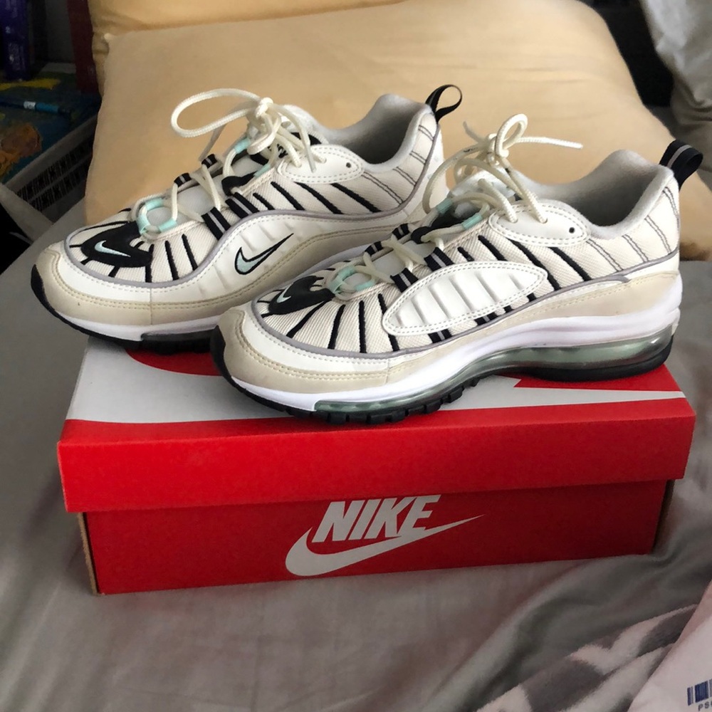Woman’s Air Max 98